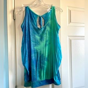 Venus size small cold shoulder top with fitted waist.